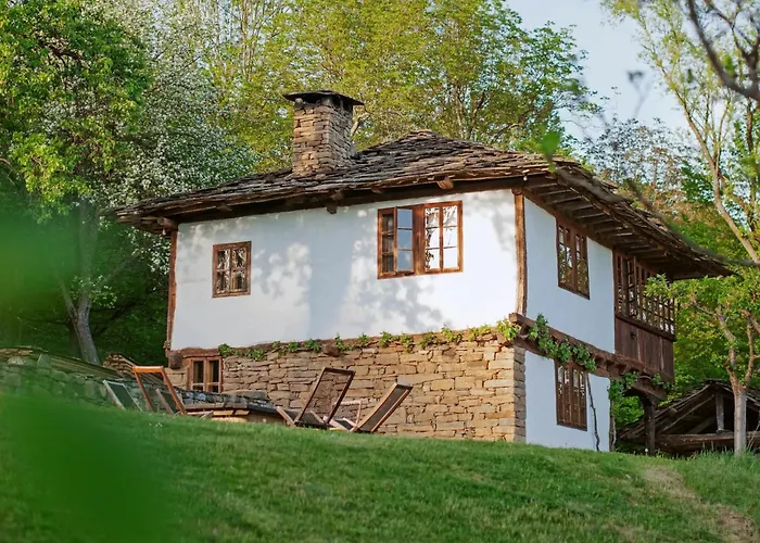 Authentic House With Stunning Mountain View - Karashka