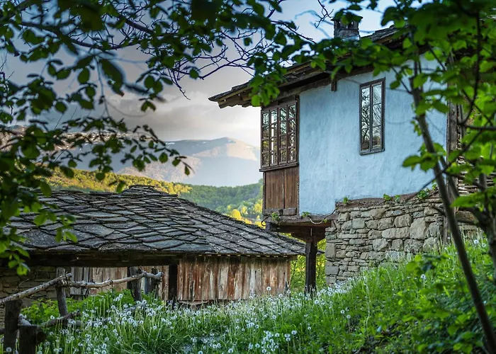 Authentic House With Stunning Mountain View - Karashka