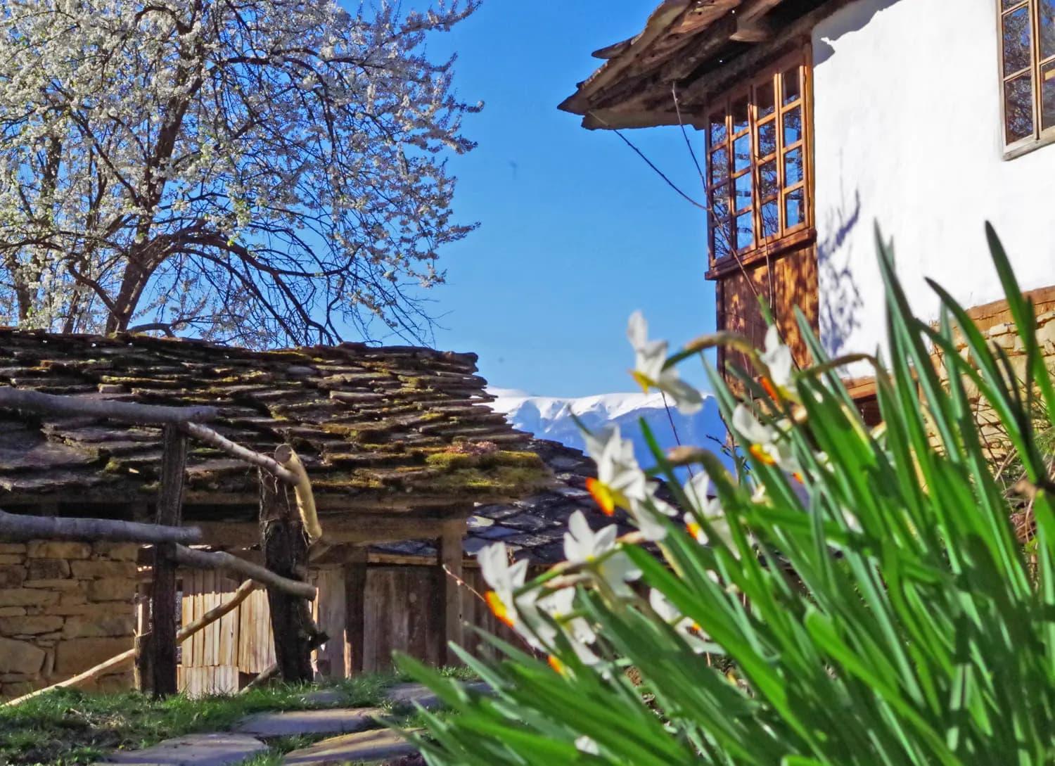 Authentic House With Stunning Mountain View - Karashka Holiday home *