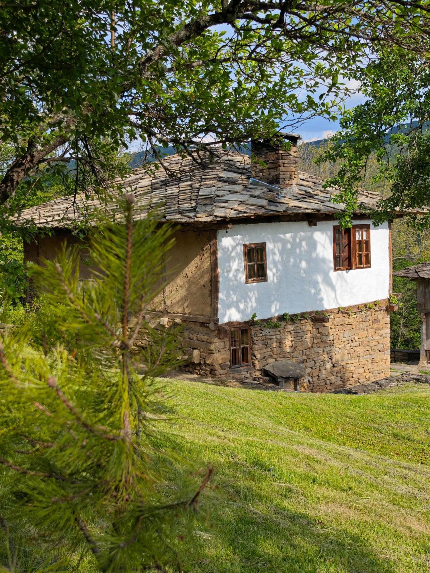 Authentic House With Stunning Mountain View - Karashka Holiday home *